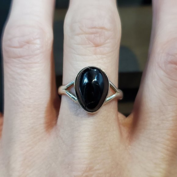 Jewelry - Size 9 925 Sterling Silver Unknown Black Stone OR Shell  Ring